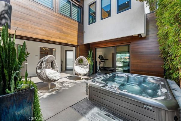 Exterior, Hot Tub