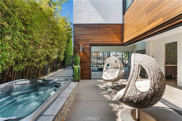 Exterior, Hot Tub