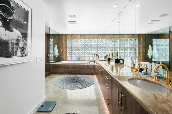 Bathroom, Dual Sink Vanities, Interior, Recessed Lighting