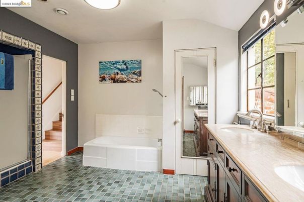 Bathroom, Interior, Recessed Lighting