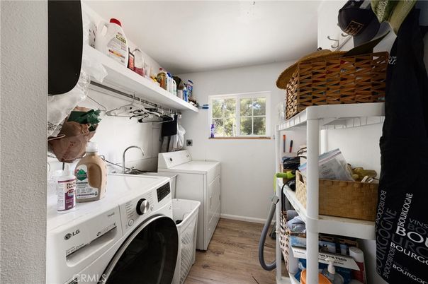 Interior, Washer, Wood Texture Flooring