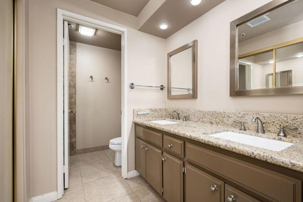 Bathroom, Dual Sink Vanities, Interior, Recessed Lighting