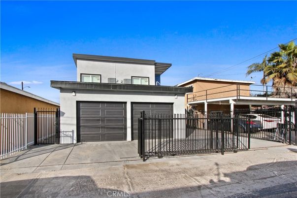 Attached, Exterior, Facade, Modern