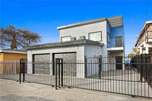Attached, Exterior, Facade, Modern