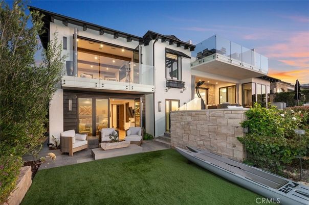 Backyard, Exterior, Facade, Modern
