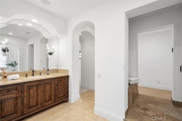 Bathroom, Interior, Recessed Lighting
