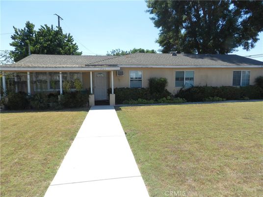 Backyard, Exterior, Facade, Ranch