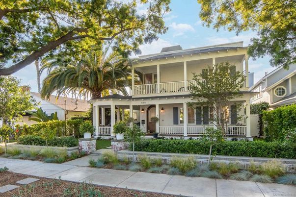 Backyard, Exterior, Facade, American Foursquare