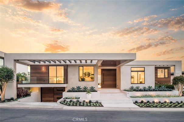 Attached, Exterior, Facade, Modern