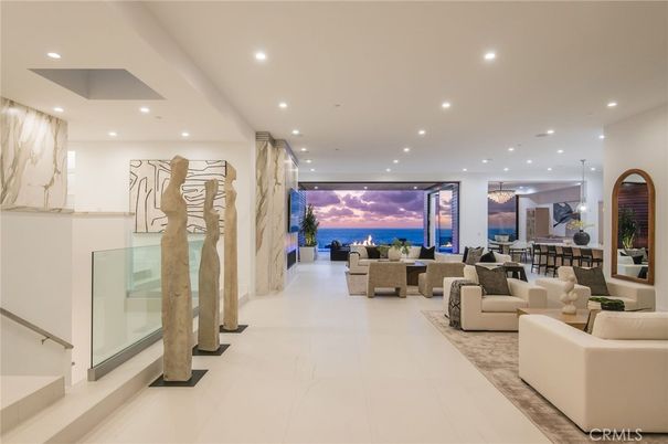 Dining room, Interior, Living room, Pendant Lights, Recessed Lighting, Water