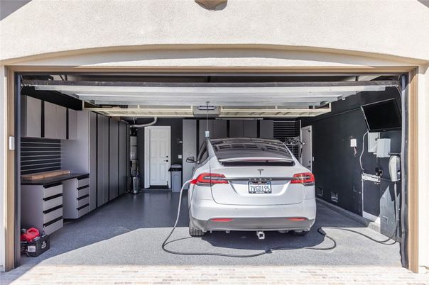 Garage, Interior