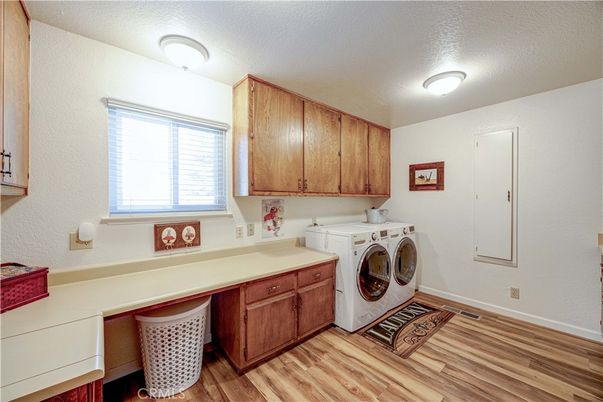 Interior, Washer, Wood Texture Flooring