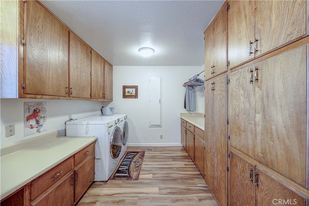 Interior, Washer, Wood Texture Flooring