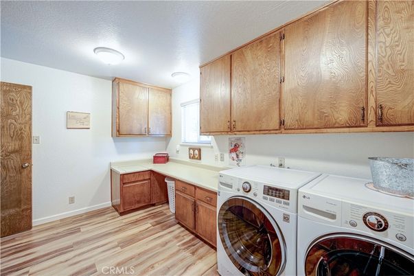 Interior, Washer, Wood Texture Flooring