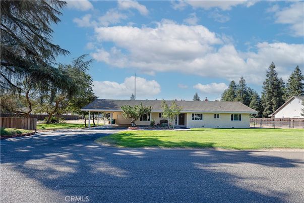 Backyard, Exterior, Facade, Ranch