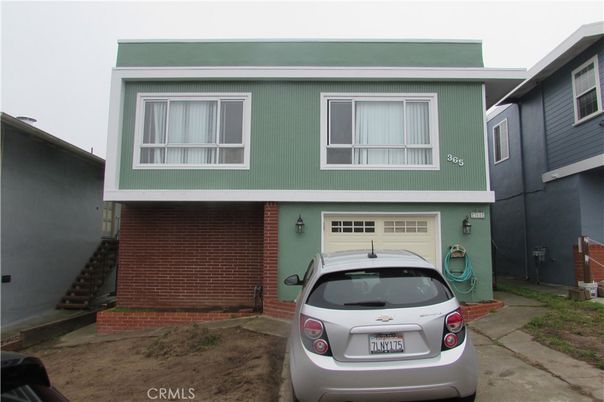 Attached, Exterior, Facade, Brick Facade, Rowhouse