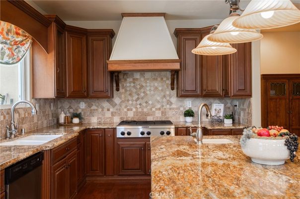 Interior, Kitchen, Pendant Lights, Wood Texture Flooring