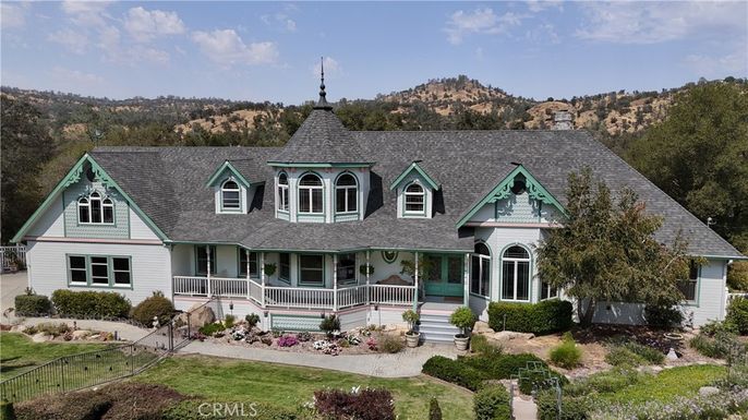 Exterior, Facade, Queen Anne Victorian