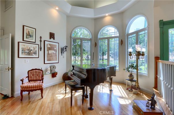 Interior, Piano, Recessed Lighting, Wood Texture Flooring