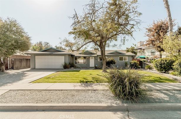 Attached, Exterior, Facade, Ranch