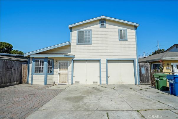 Attached, Exterior, Facade, American Craftsman