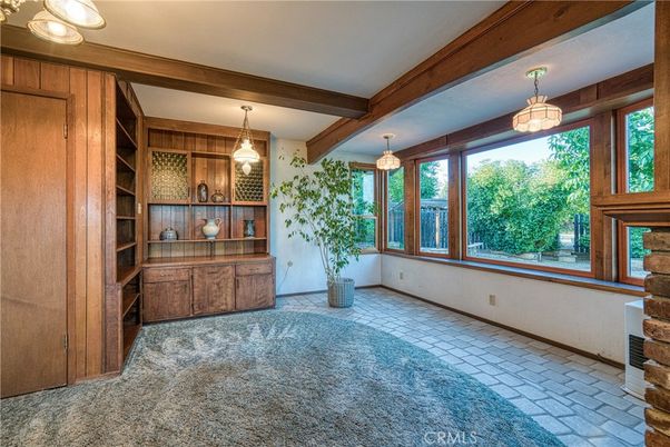 Empty room, Interior, Pendant Lights, Wooden Beams