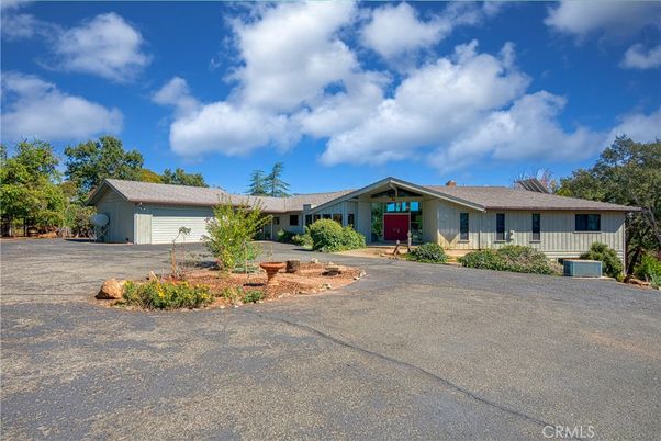 Attached, Exterior, Facade, Ranch