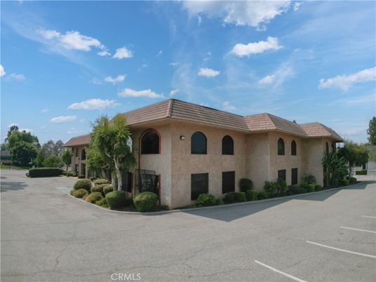 Exterior, Facade, Mediterranean