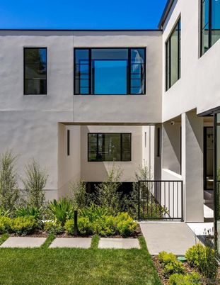 Exterior, Facade, Modern