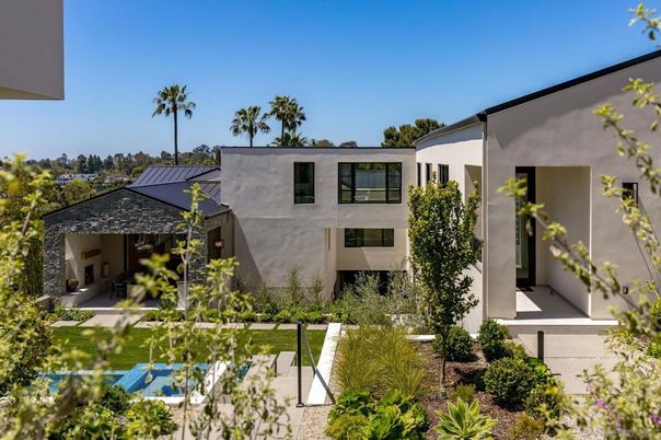 Backyard, Exterior, Facade, Modern
