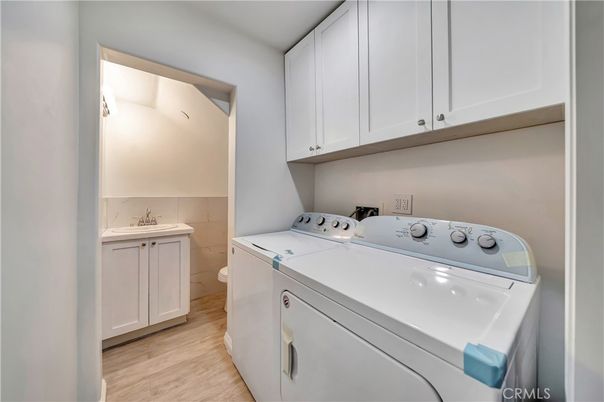 Interior, Washer, Wood Texture Flooring