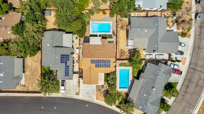 Exterior, Drone