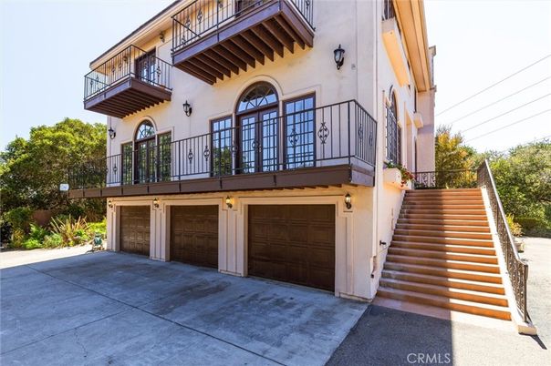 Attached, Exterior, Facade, Mediterranean