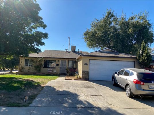 Attached, Exterior, Facade, Ranch
