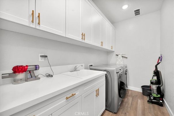 Interior, Recessed Lighting, Washer, Wood Texture Flooring
