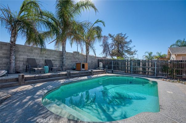 Exterior, Pool