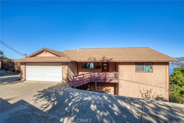 Attached, Exterior, Facade, Ranch