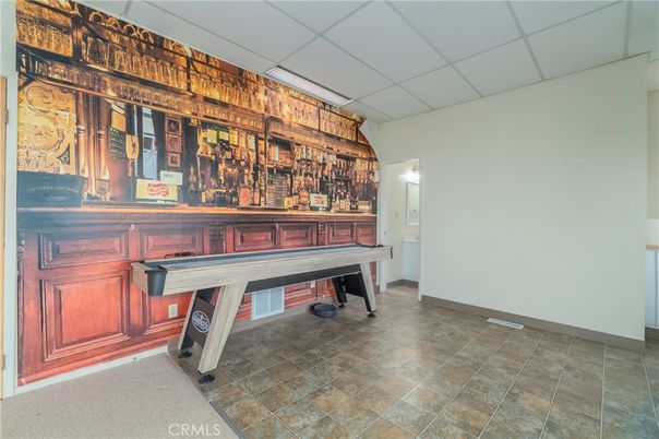 Game Room, Interior
