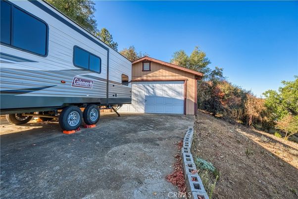 Detached Garage, Exterior