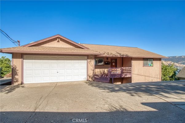 Attached, Exterior, Facade, Ranch