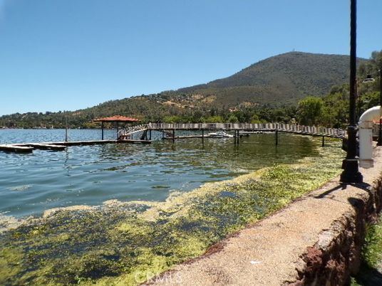 Exterior, Lake