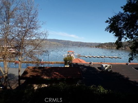 Exterior, Lake