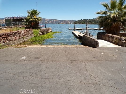 Exterior, Lake