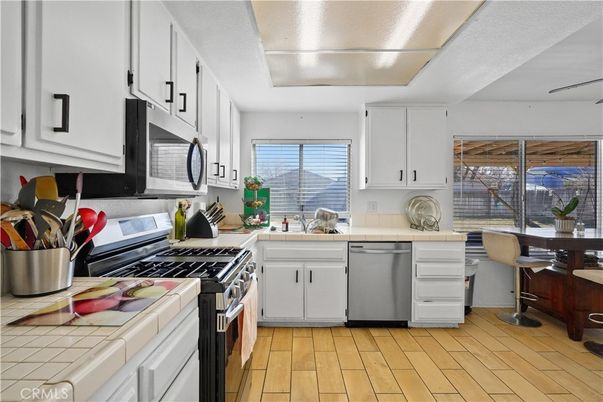 Dining room, Interior, Kitchen, Stainless Steel Appliances, Tile Countertops, Wood Texture Flooring