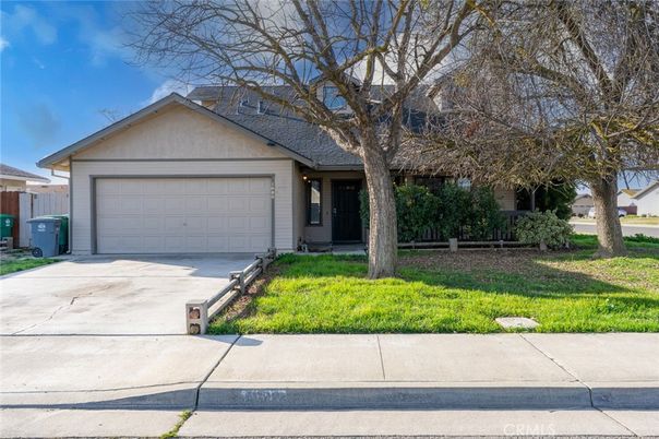Attached, Exterior, Facade, Ranch
