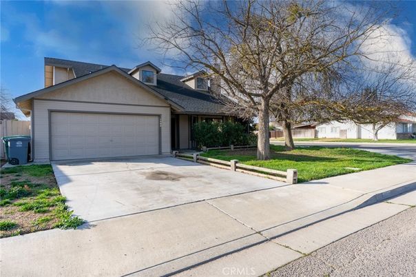 Attached, Exterior, Facade, Ranch