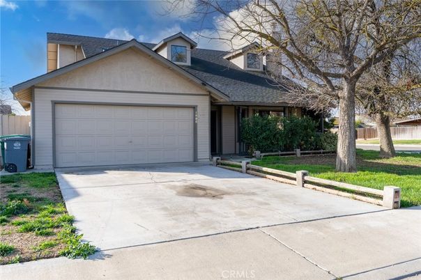 Attached, Exterior, Facade, Ranch