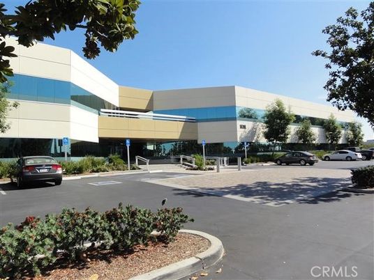 Exterior, Facade, Modern