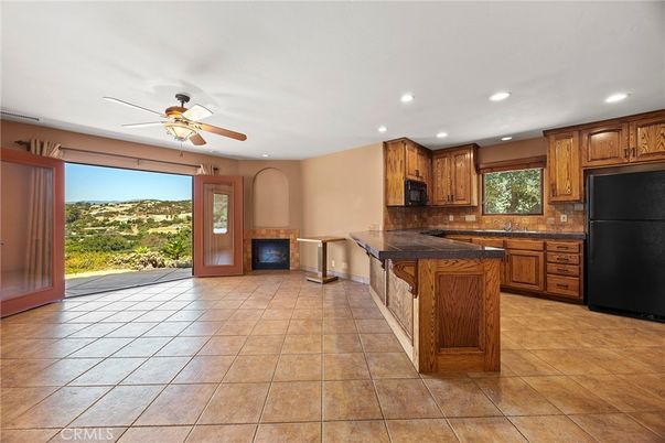 Fireplace, Interior, Kitchen, Recessed Lighting