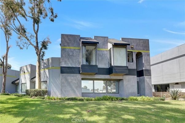 Backyard, Exterior, Facade, Modern
